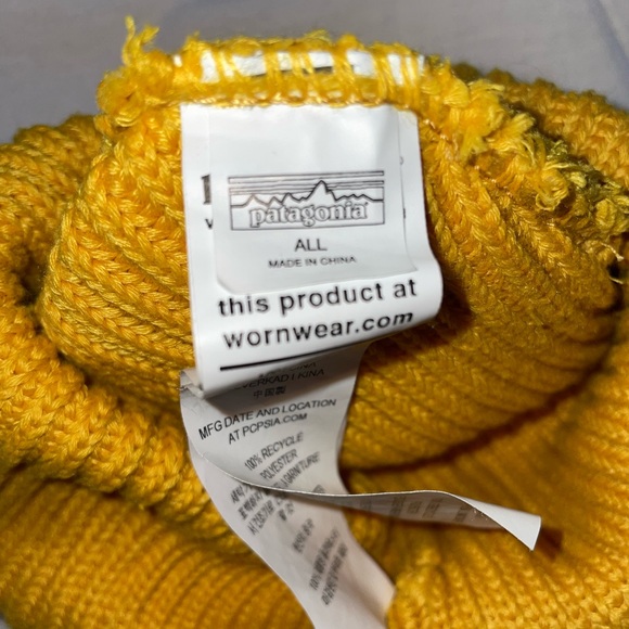 Patagonia Fisherman’s Rolled Beanie (Unisex) In a gorgeous yellow colour. - Picture 4 of 5